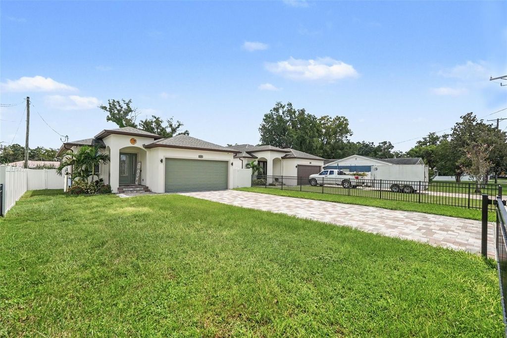 Image 6 of property listing at 8307 N GOMEZ AVENUE, Tampa, FL 33614