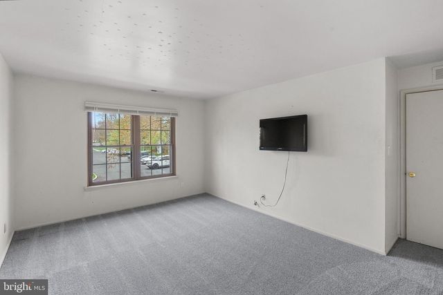 164-B BRADFORD CT, Mount Laurel, NJ 08054