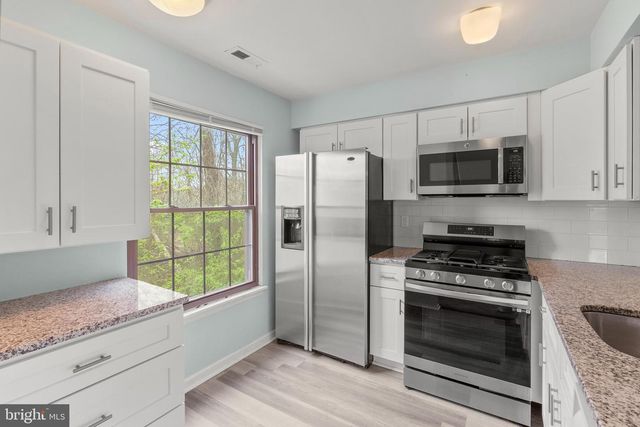 164-B BRADFORD CT, Mount Laurel, NJ 08054