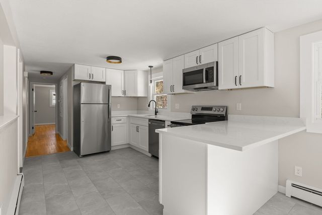 41 Scaddings St, Taunton, MA 02780