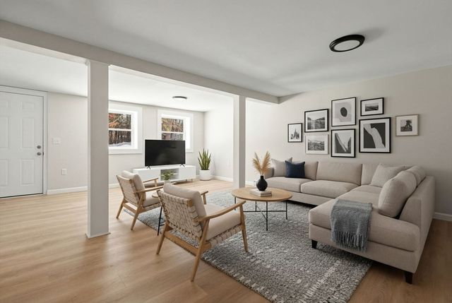 41 Scaddings St, Taunton, MA 02780