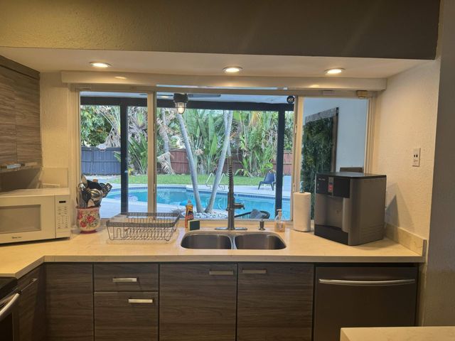 5424 Garfield Street, Hollywood, FL 33021