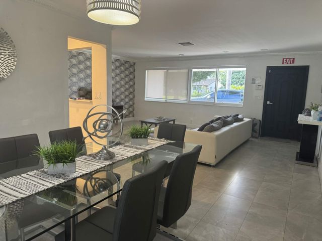 5424 Garfield Street, Hollywood, FL 33021
