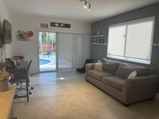 5424 Garfield Street, Hollywood, FL 33021