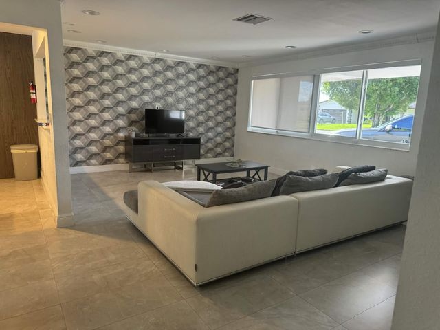 5424 Garfield Street, Hollywood, FL 33021