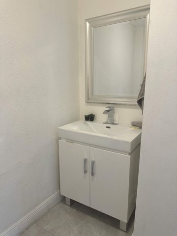 5424 Garfield Street, Hollywood, FL 33021