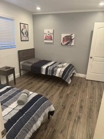 5424 Garfield Street, Hollywood, FL 33021