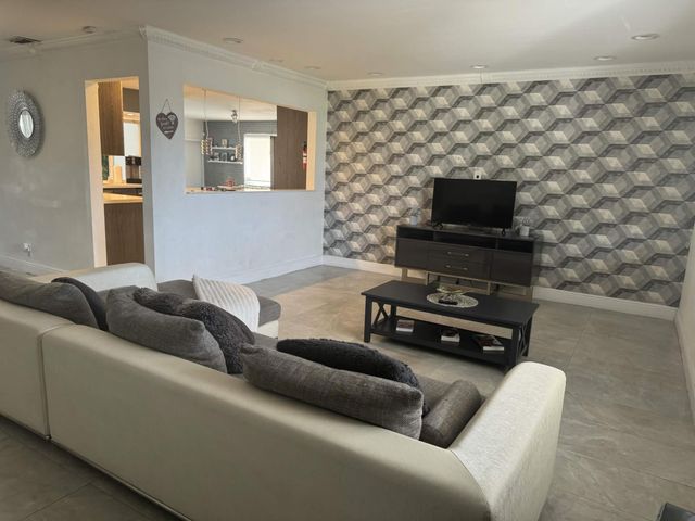 5424 Garfield Street, Hollywood, FL 33021