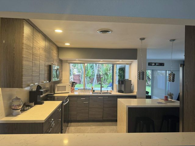 5424 Garfield Street, Hollywood, FL 33021