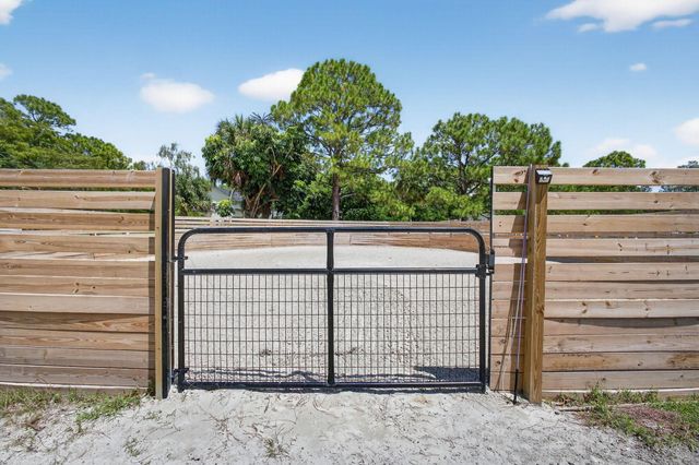 17218 Shetland Lane 2 Stalls, Loxahatchee, FL 33470