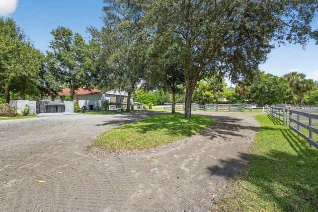17218 Shetland Lane 2 Stalls, Loxahatchee, FL 33470