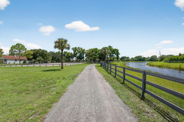 17218 Shetland Lane 2 Stalls, Loxahatchee, FL 33470
