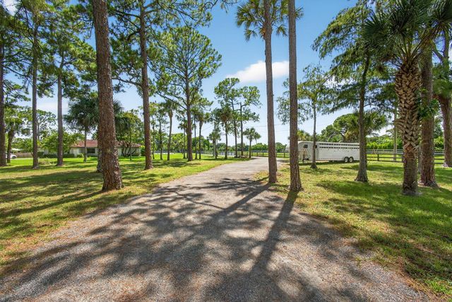 17218 Shetland Lane 2 Stalls, Loxahatchee, FL 33470