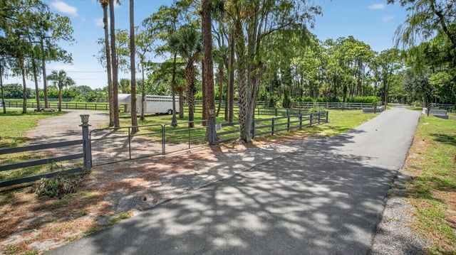 17218 Shetland Lane 2 Stalls, Loxahatchee, FL 33470
