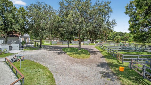 17218 Shetland Lane 2 Stalls, Loxahatchee, FL 33470
