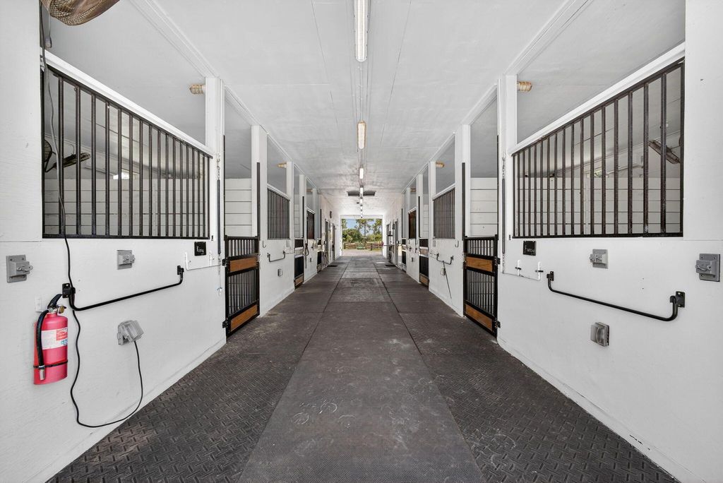 17218 Shetland Lane 2 Stalls, Loxahatchee, FL 33470