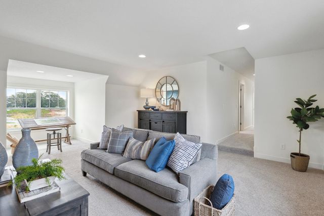 10409 Blackmoor Road, Woodbury, MN 55129