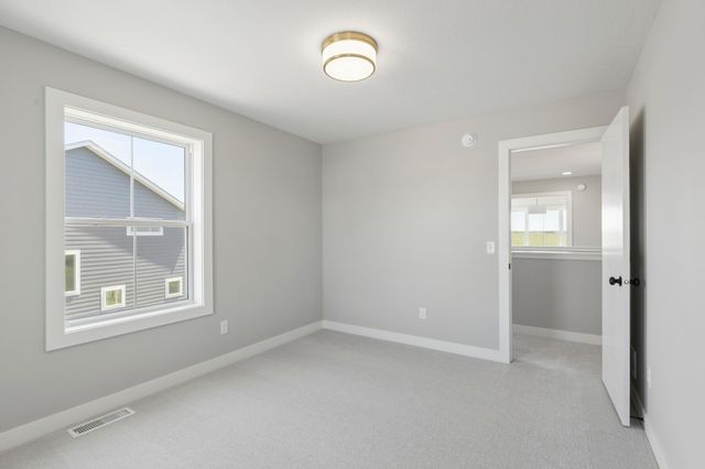 10409 Blackmoor Road, Woodbury, MN 55129