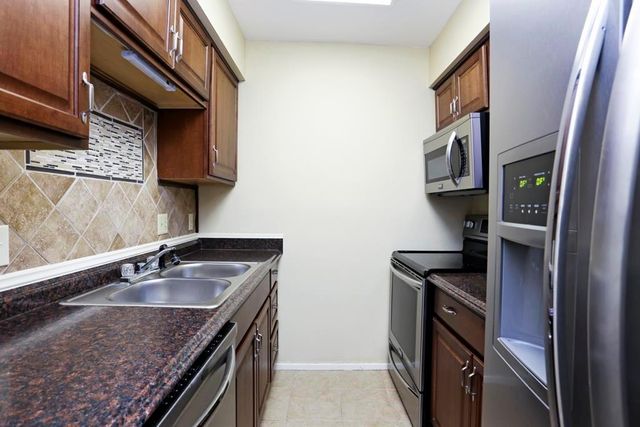 9009 Richmond Avenue 110, Houston, TX 77063