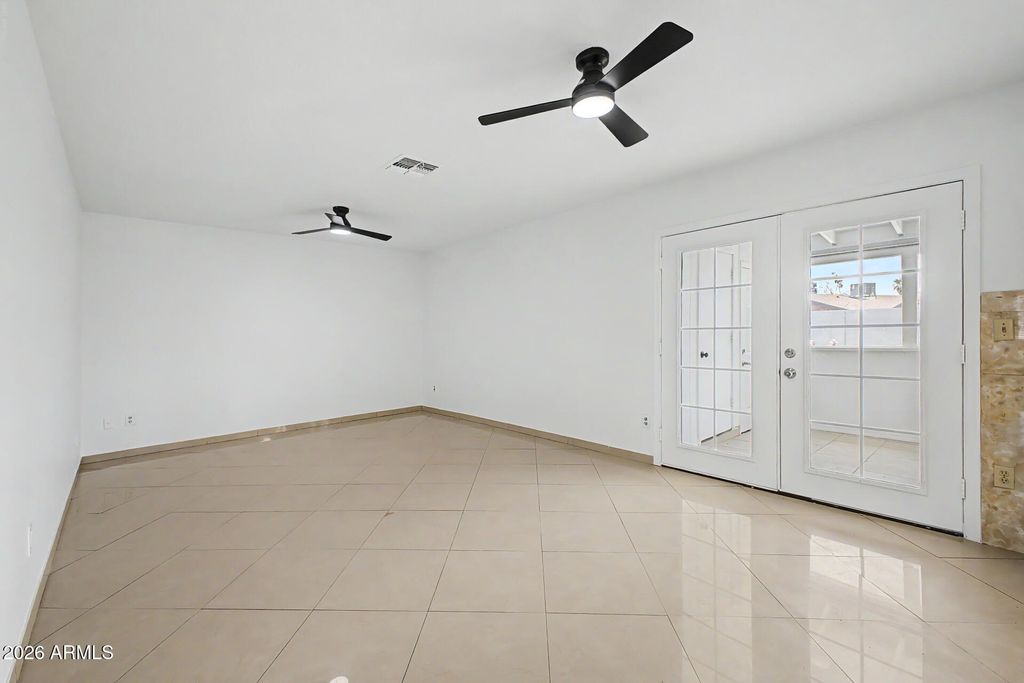 Image 10 of property listing at 11616 N 41ST Avenue, Phoenix, AZ 85029