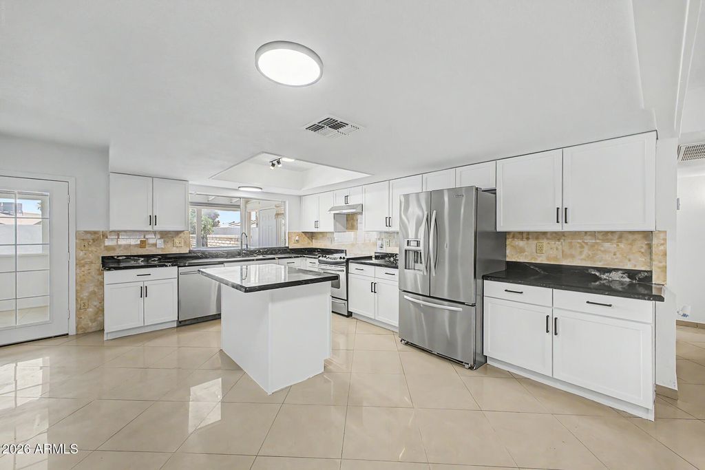 Image 12 of property listing at 11616 N 41ST Avenue, Phoenix, AZ 85029