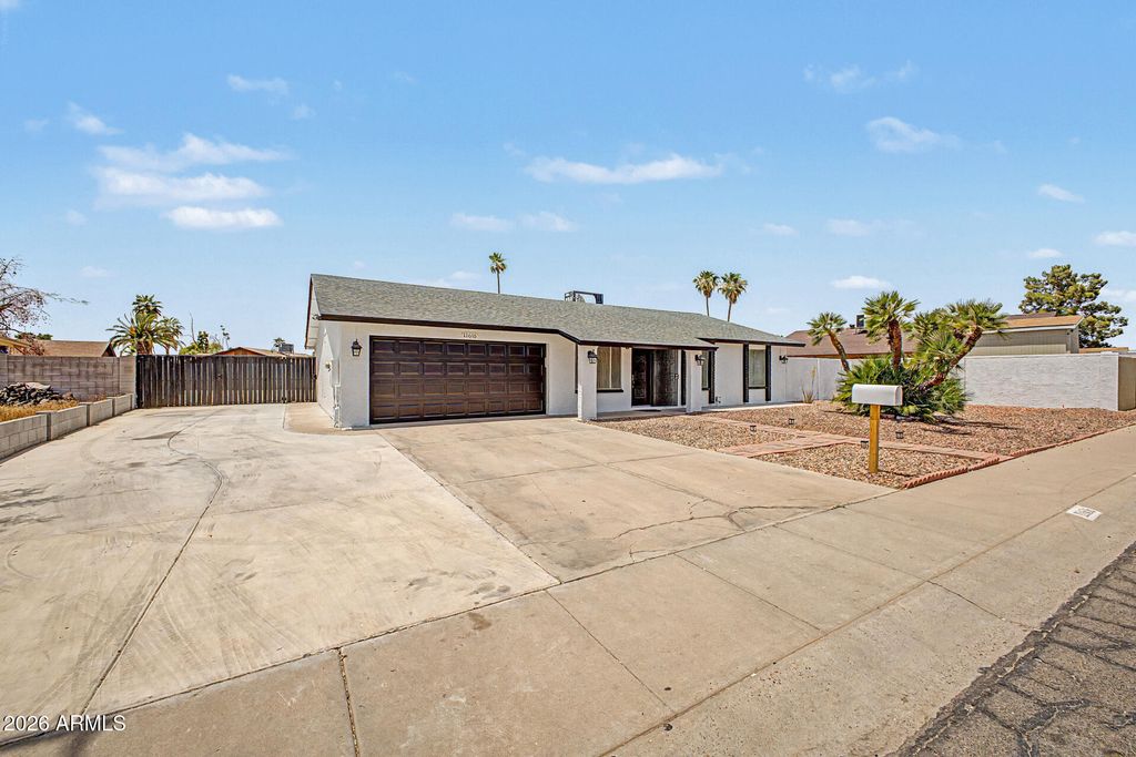 Image 5 of property listing at 11616 N 41ST Avenue, Phoenix, AZ 85029