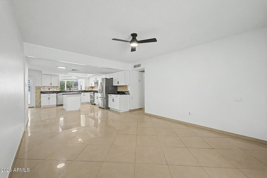 Image 8 of property listing at 11616 N 41ST Avenue, Phoenix, AZ 85029