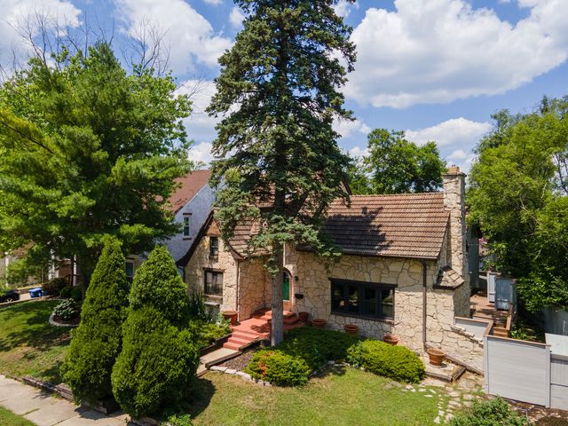 1928 Kennicott Court, Des Plaines, IL 60018