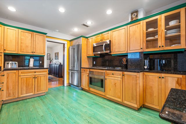 1928 Kennicott Court, Des Plaines, IL 60018