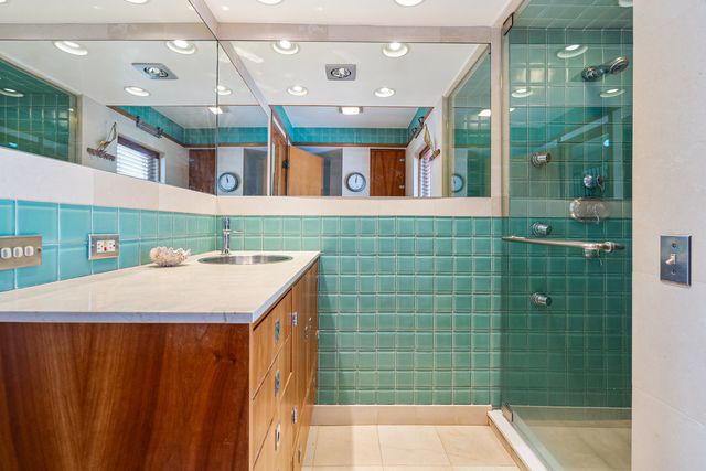 1928 Kennicott Court, Des Plaines, IL 60018