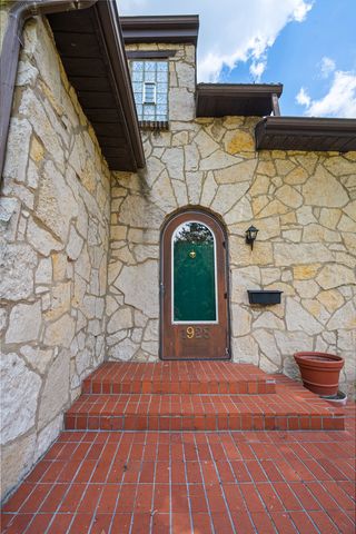 1928 Kennicott Court, Des Plaines, IL 60018