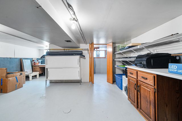 1928 Kennicott Court, Des Plaines, IL 60018