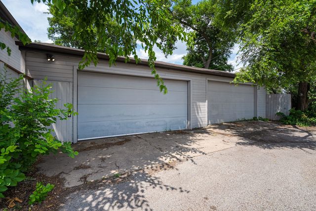 1928 Kennicott Court, Des Plaines, IL 60018