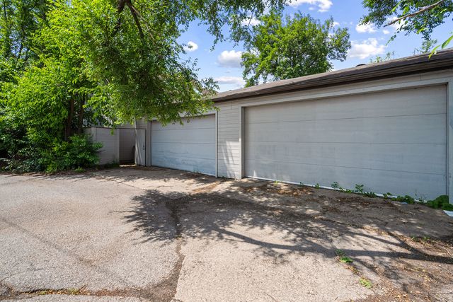 1928 Kennicott Court, Des Plaines, IL 60018