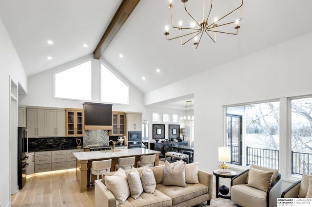 10306 Shepard Street, Papillion, NE 68046