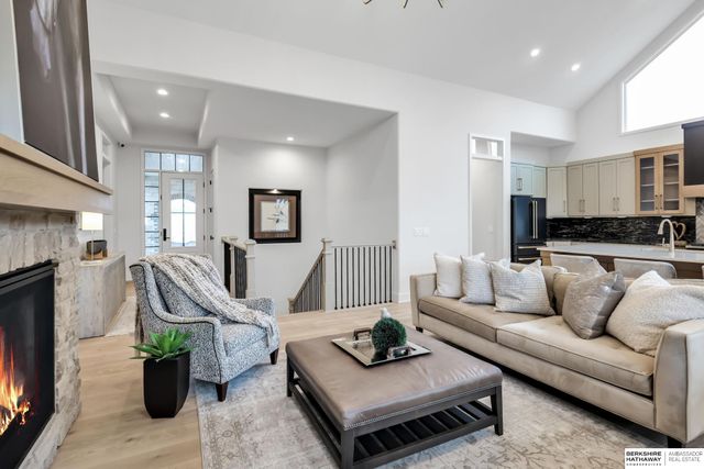 10306 Shepard Street, Papillion, NE 68046