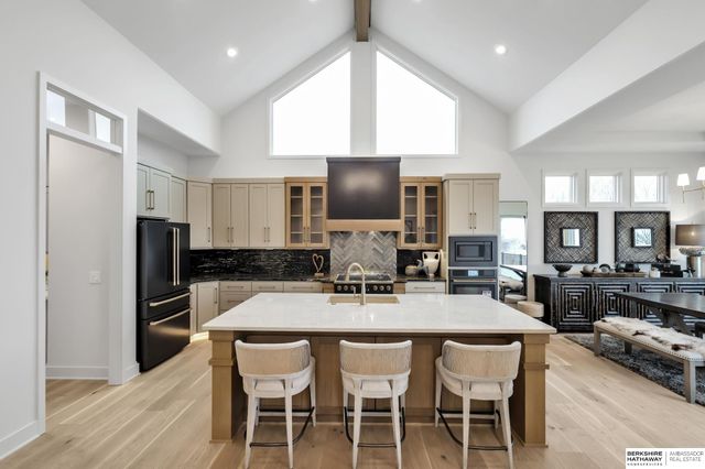 10306 Shepard Street, Papillion, NE 68046