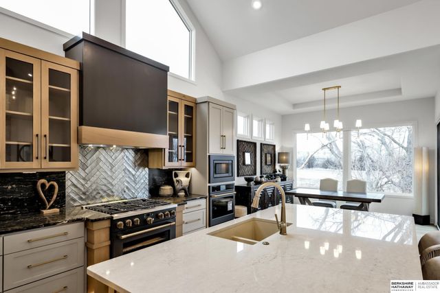 10306 Shepard Street, Papillion, NE 68046