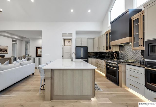 10306 Shepard Street, Papillion, NE 68046