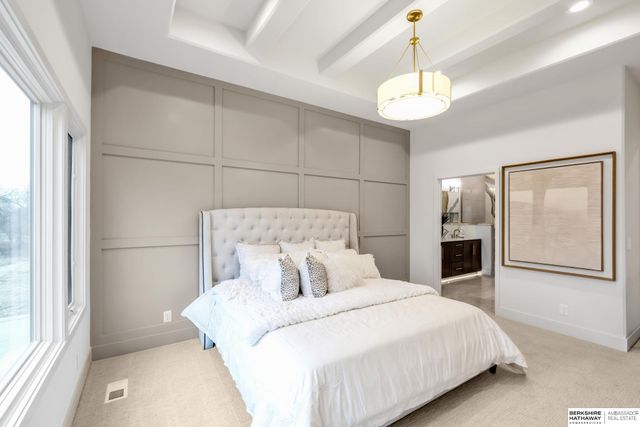 10306 Shepard Street, Papillion, NE 68046