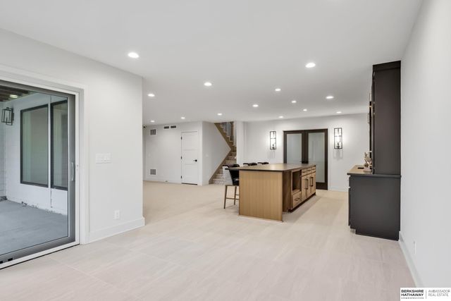 10306 Shepard Street, Papillion, NE 68046