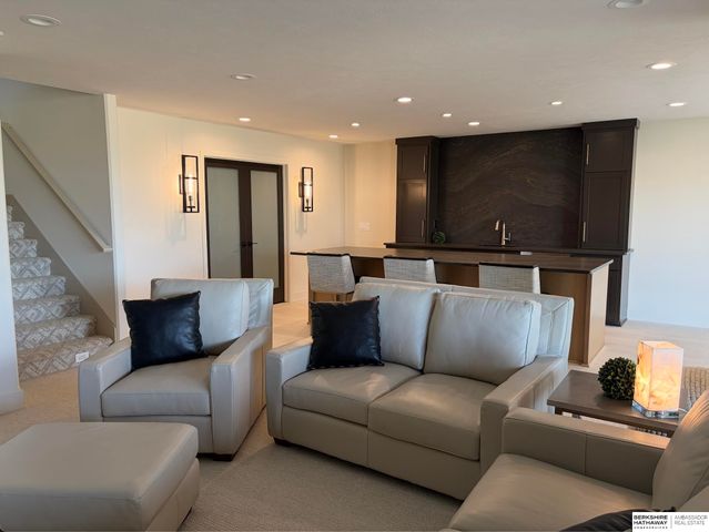 10306 Shepard Street, Papillion, NE 68046