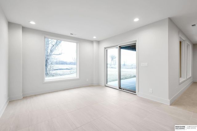 10306 Shepard Street, Papillion, NE 68046