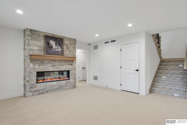 10306 Shepard Street, Papillion, NE 68046