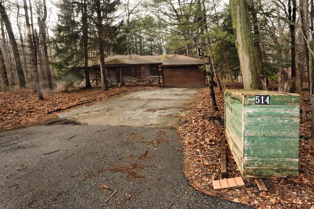 514 E Bellevue Avenue, Beverly Shores, IN 46301