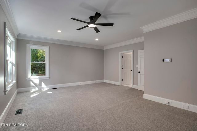 135 Amanda Drive, Oak Ridge, TN 37830