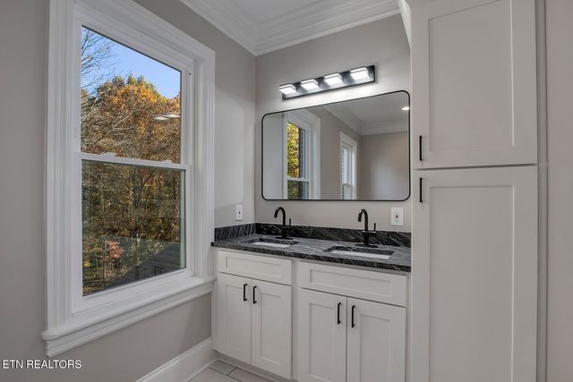 135 Amanda Drive, Oak Ridge, TN 37830