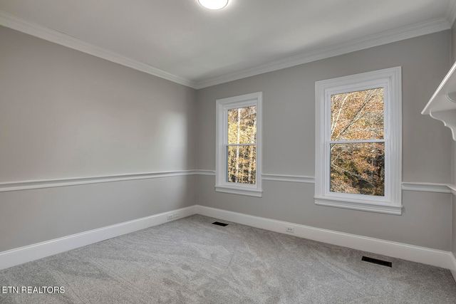 135 Amanda Drive, Oak Ridge, TN 37830