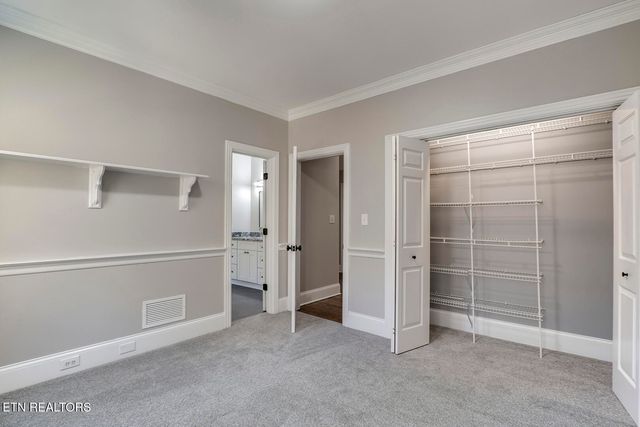 135 Amanda Drive, Oak Ridge, TN 37830