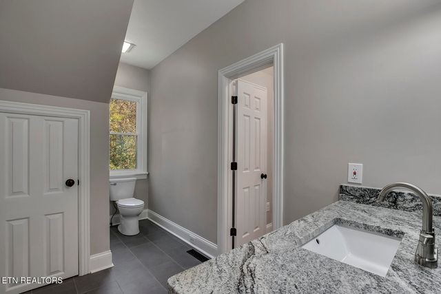 135 Amanda Drive, Oak Ridge, TN 37830